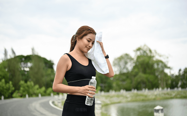 香港馬拉松必備:跑者最愛的運動禮品清單 - 食在台灣 飲食雜誌 💡 推薦原因:馬拉松過程中,補充水分至關重要。輕便、耐用、具備防漏設計的水壺是跑者的必備裝備。🎁 推薦禮品:可訂製公司Logo、個人姓名或激勵標語的運動水壺,既實用又具紀念價值。 客製 - 食在台灣 飲食雜誌 香港馬拉松必備:跑者最愛的運動禮品清單